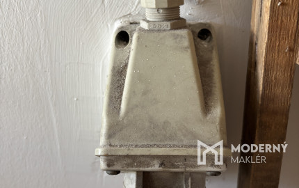 Na predaj garáž s elektrickým pripojením v Ružinove
