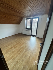 Veľký rodinný dom v pešej dostupnosti do centra mesta v Trenčíne