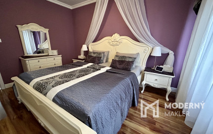 PREDANÝ! Nadštandardné bývanie v byte s vlastnou záhradou, garážou aj vonkajším parkovacím miestom