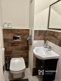 PREDANÝ! Nadštandardné bývanie v byte s vlastnou záhradou, garážou aj vonkajším parkovacím miestom