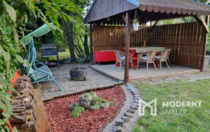 PREDANÝ! Nadštandardné bývanie v byte s vlastnou záhradou, garážou aj vonkajším parkovacím miestom