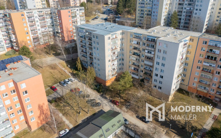 Na predaj priestranný 4-izbový byt v Trenčíne