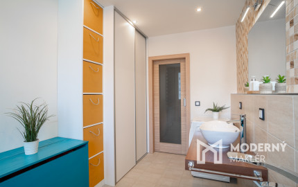 Na predaj priestranný 4-izbový byt v Trenčíne