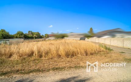 Na predaj slnečný pozemok neďaleko Malaciek vhodný na výstavbu rodinného domu