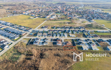 Na predaj rovinaté pozemky vhodné na výstavbu rodinných domov obci Malé Leváre