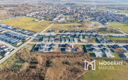 Na predaj rovinaté pozemky vhodné na výstavbu rodinných domov obci Malé Leváre