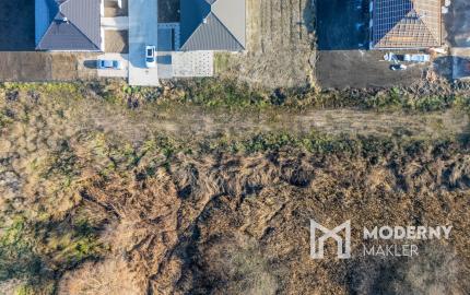 Na predaj rovinaté pozemky vhodné na výstavbu rodinných domov obci Malé Leváre