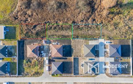 Na predaj rovinaté pozemky vhodné na výstavbu rodinných domov obci Malé Leváre