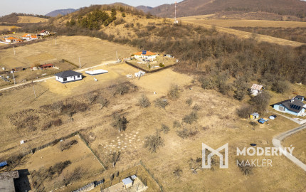 Na predaj veľkorysý pozemok v obci Šarišské Sokolovce