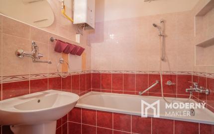 Na predaj priestranný 2,5-izbový byt v historickej budove Starého Mesta