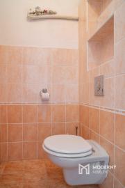 Na predaj priestranný 2,5-izbový byt v historickej budove Starého Mesta