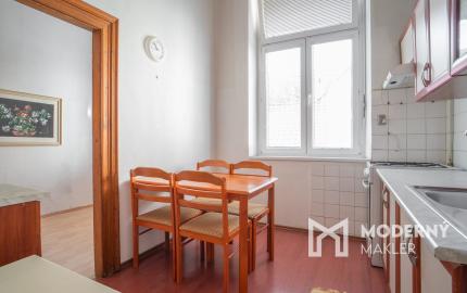 Na predaj priestranný 2,5-izbový byt v historickej budove Starého Mesta