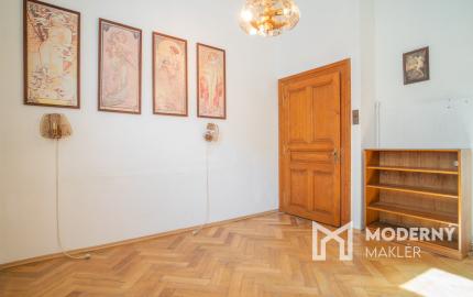 Na predaj priestranný 2,5-izbový byt v historickej budove Starého Mesta