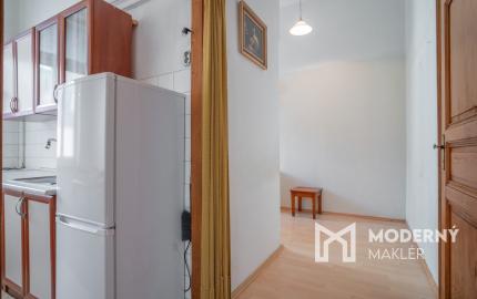 Na predaj priestranný 2,5-izbový byt v historickej budove Starého Mesta