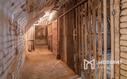 Na predaj priestranný 2,5-izbový byt v historickej budove Starého Mesta