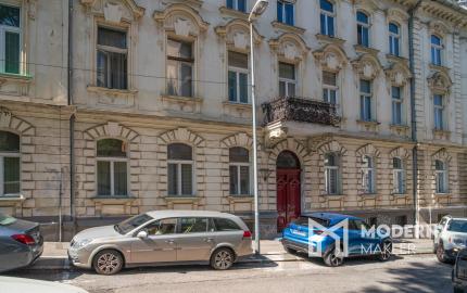 Na predaj priestranný 2,5-izbový byt v historickej budove Starého Mesta