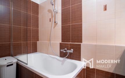 Na predaj dobre dispozične riešený 3-izbový byt vo vyhľadávanej lokalite Karlovej Vsi