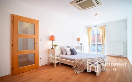 Na predaj nadštandardný 4-izbový byt s garážovým parkovacím státím v Starom Meste