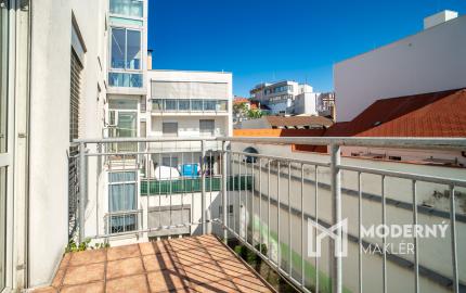 Na predaj nadštandardný 4-izbový byt s garážovým parkovacím státím v Starom Meste