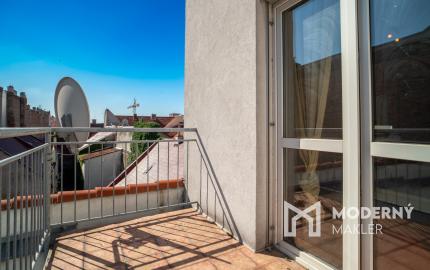 Na predaj nadštandardný 4-izbový byt s garážovým parkovacím státím v Starom Meste