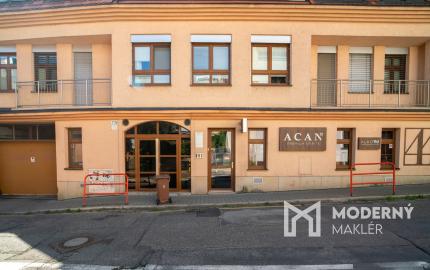 Na predaj nadštandardný 4-izbový byt s garážovým parkovacím státím v Starom Meste