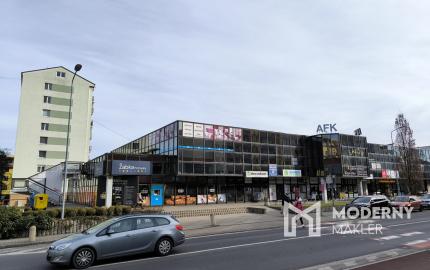 Na prenájom moderný obchodný priestor v centre Malaciek