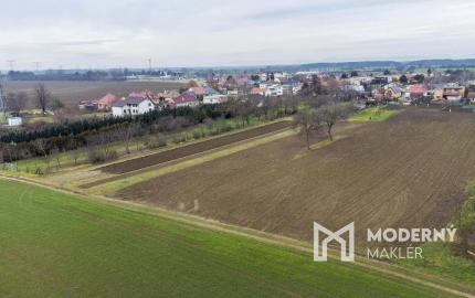 Na predaj investičný pozemok vhodný na výstavbu niekoľkých rodinných domov v obci Dolné Zelenice