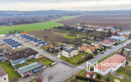 Na predaj investičný pozemok vhodný na výstavbu niekoľkých rodinných domov v obci Dolné Zelenice