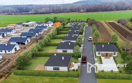 Na predaj investičný pozemok vhodný na výstavbu niekoľkých rodinných domov v obci Dolné Zelenice