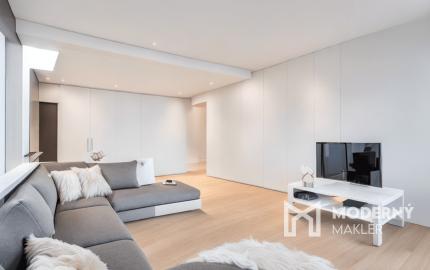 Na predaj priestranný 6-izbový rodinný dom v obci Hrnčiarovce nad Parnou