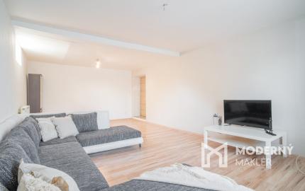 Na predaj priestranný 6-izbový rodinný dom v obci Hrnčiarovce nad Parnou