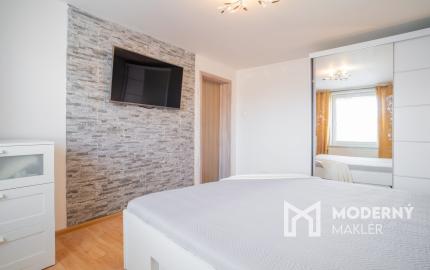 Na predaj priestranný 6-izbový rodinný dom v obci Hrnčiarovce nad Parnou