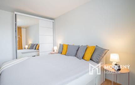 Na predaj priestranný 6-izbový rodinný dom v obci Hrnčiarovce nad Parnou