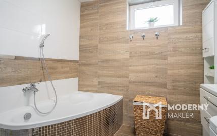 Na predaj priestranný 6-izbový rodinný dom v obci Hrnčiarovce nad Parnou