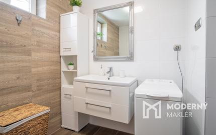 Na predaj priestranný 6-izbový rodinný dom v obci Hrnčiarovce nad Parnou