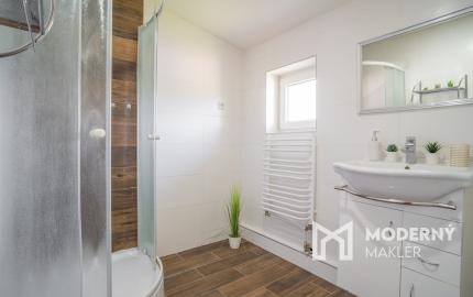 Na predaj priestranný 6-izbový rodinný dom v obci Hrnčiarovce nad Parnou