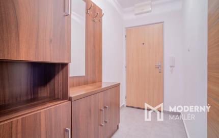 Na prenájom zrekonštruovaný 1-izbový byt s veľkorysou loggiou v tichej časti Dúbravky