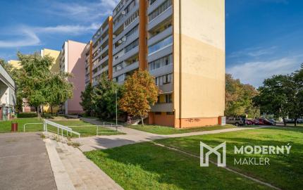 Na prenájom zrekonštruovaný 1-izbový byt s veľkorysou loggiou v tichej časti Dúbravky