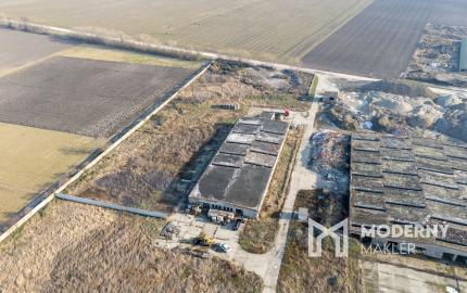 Na predaj veľkorysý pozemok s poľnohospodárskou budovou v obci Vydrany vhodný aj pre developerov