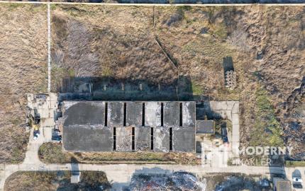 Na predaj veľkorysý pozemok s poľnohospodárskou budovou v obci Vydrany vhodný aj pre developerov