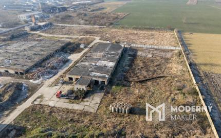 Na predaj veľkorysý pozemok s poľnohospodárskou budovou v obci Vydrany vhodný aj pre developerov