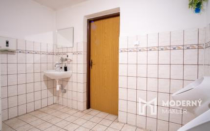 Na predaj komerčná budova v centre mesta Spišská Stará Ves so skvelým investičným potenciálom