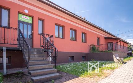 Na predaj komerčná budova v centre mesta Spišská Stará Ves so skvelým investičným potenciálom