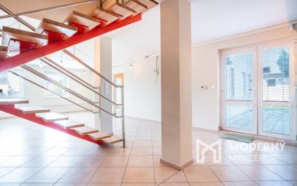 Na predaj rozsiahly investičný pozemok s polyfunkčným domom