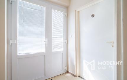 Na predaj rozsiahly investičný pozemok s polyfunkčným domom