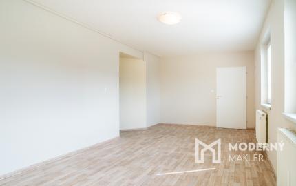 Na predaj rozsiahly investičný pozemok s polyfunkčným domom