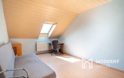 Na predaj rozsiahly investičný pozemok s polyfunkčným domom