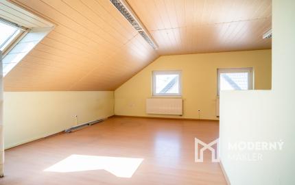 Na predaj rozsiahly investičný pozemok s polyfunkčným domom