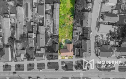 Na predaj rozsiahly investičný pozemok s polyfunkčným domom