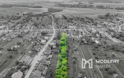 Na predaj rozsiahly investičný pozemok s polyfunkčným domom